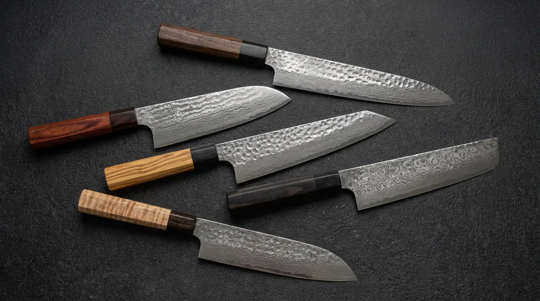 Ensemble de couteaux japonais Damas haut de gamme avec lames martelées multicouches et manches en bois naturel