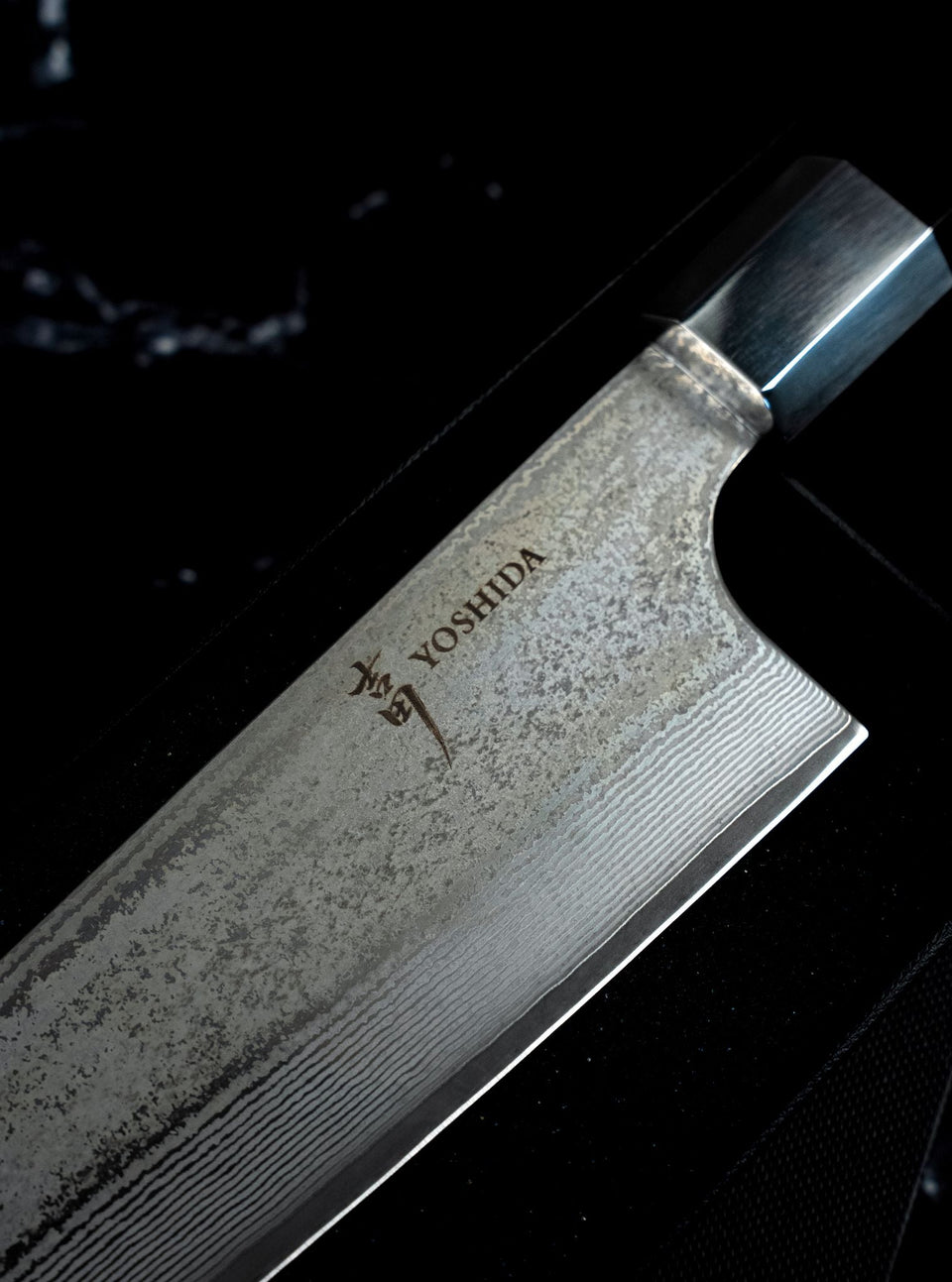 Couteau Santoku 18 cm – Damas AUS-10 Bois Noir Yoshida