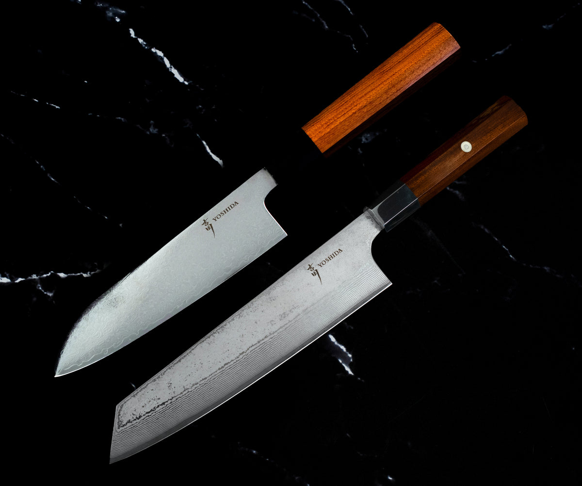 Set Yoshida : Santoku 17 cm et Kiritsuke 21 cm en AUS-10 à manches en bois de rose, côte à côte