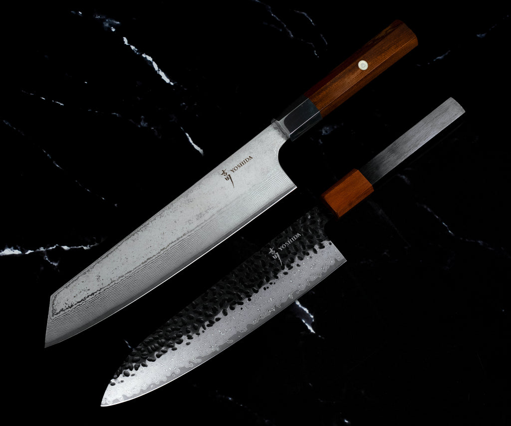 Set Yoshida : Kiritsuke 21 cm AUS-10 et Gyuto 20 cm Damas VG-10 à manche pakkawood, côte à côte