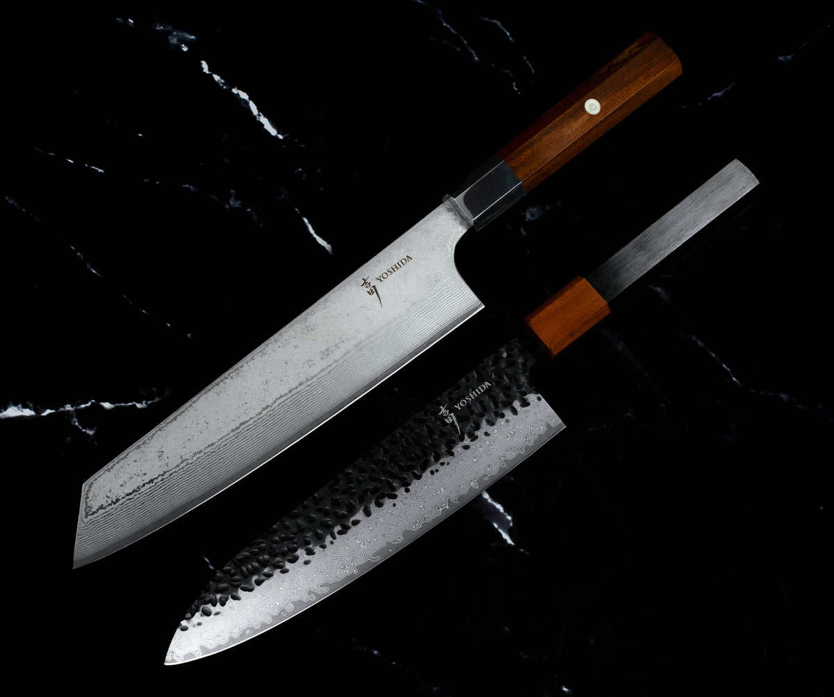 Set Yoshida : Kiritsuke 21 cm AUS-10 et Gyuto 20 cm Damas VG-10 à manche pakkawood, côte à côte