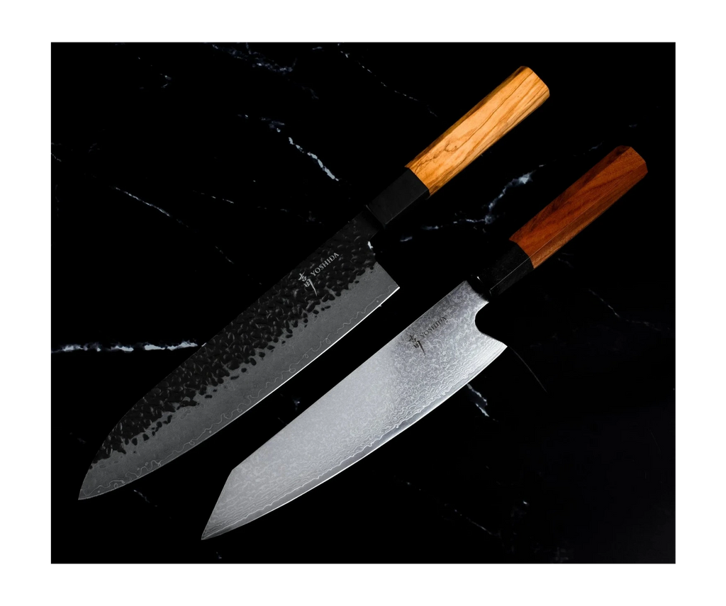 Set Yoshida : Gyuto 20 cm à manche en olivier et Kiritsuke 20 cm à manche en bois de rose, côte à côte sur fond noir