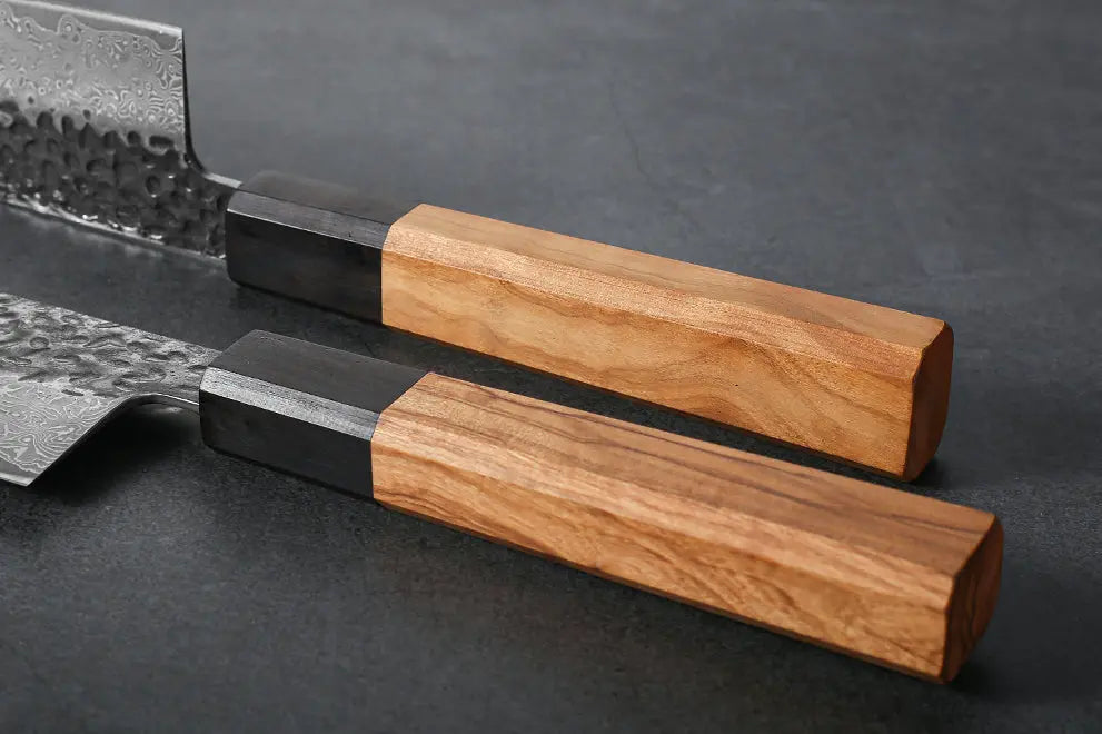 Vue arrière des manches octogonaux en bois d’olivier du couteau japonais Gyuto Damas VG-10