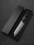 Couteau Kiritsuke 18 cm en acier Damas AUS-10 avec manche en bois, présenté dans son coffret noir premium