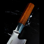 Gros plan sur le talon de lame et le grain du bois de rose, couteau Kiritsuke Yoshida