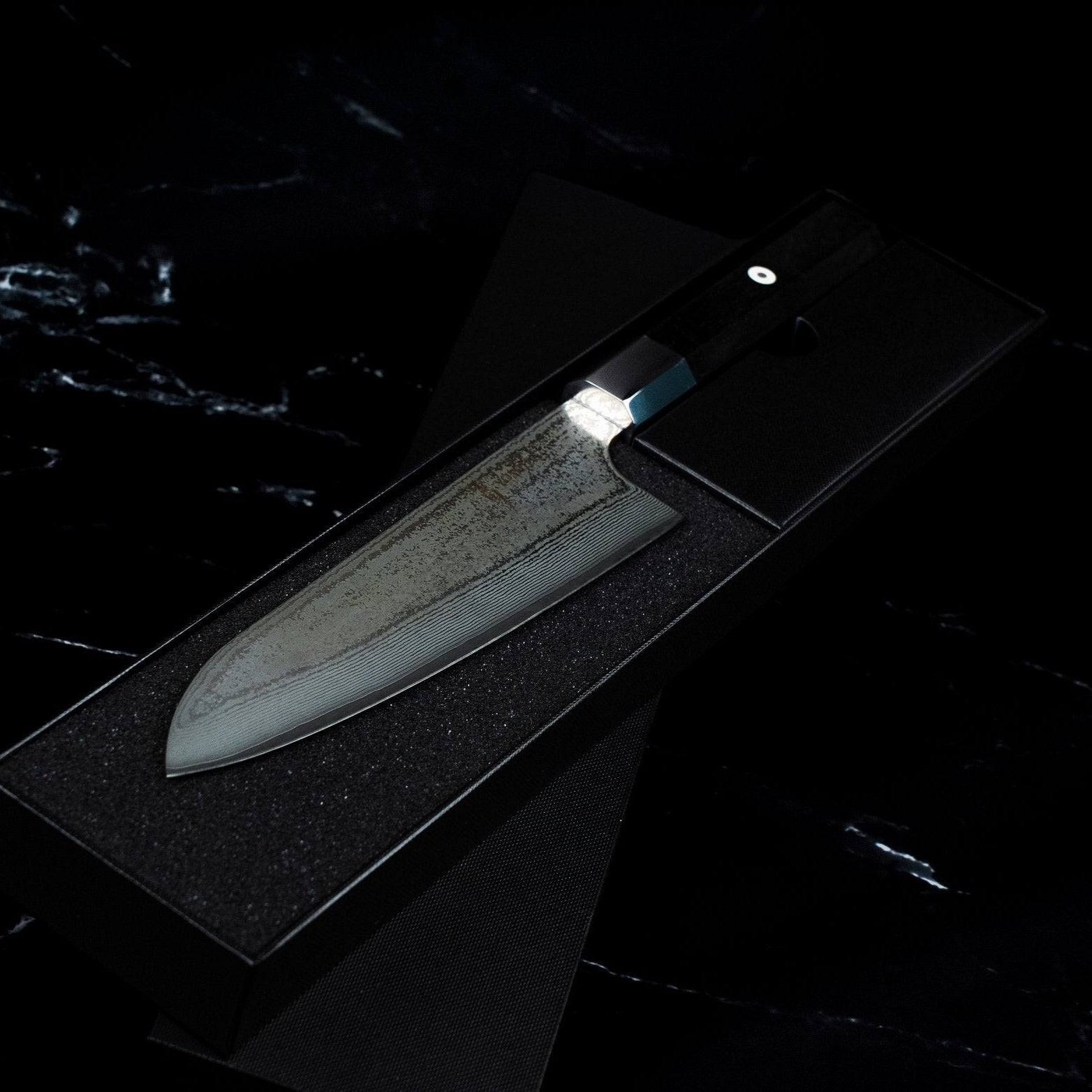 Couteau Santoku 18 cm – Damas AUS-10 Bois Noir Yoshida
