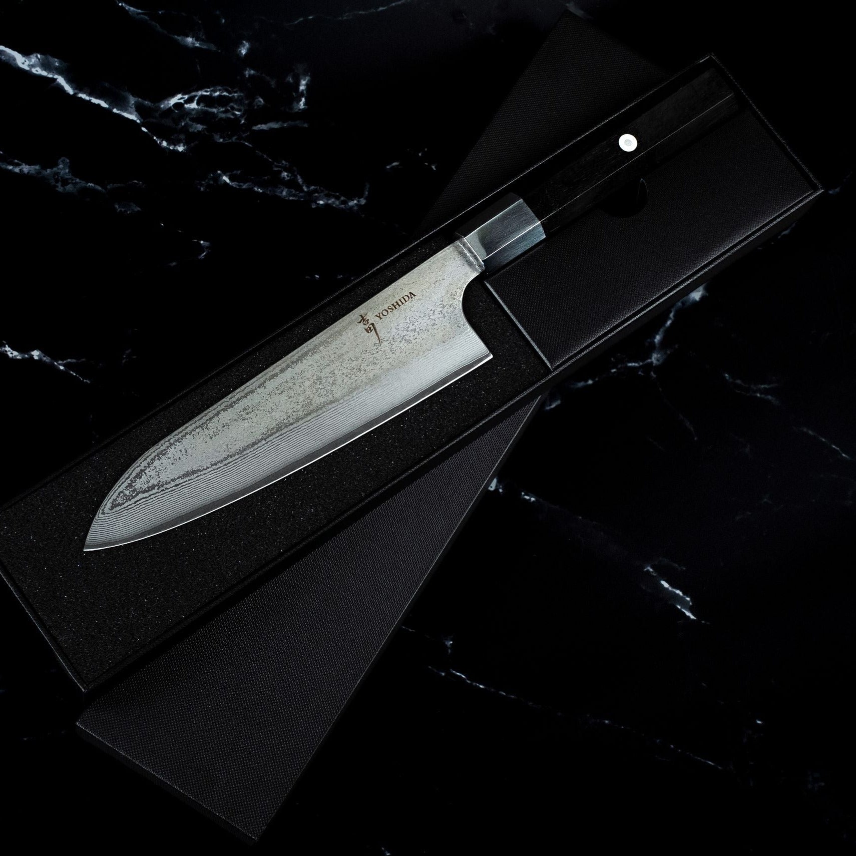 Couteau Santoku 18 cm – Damas AUS-10 Bois Noir Yoshida