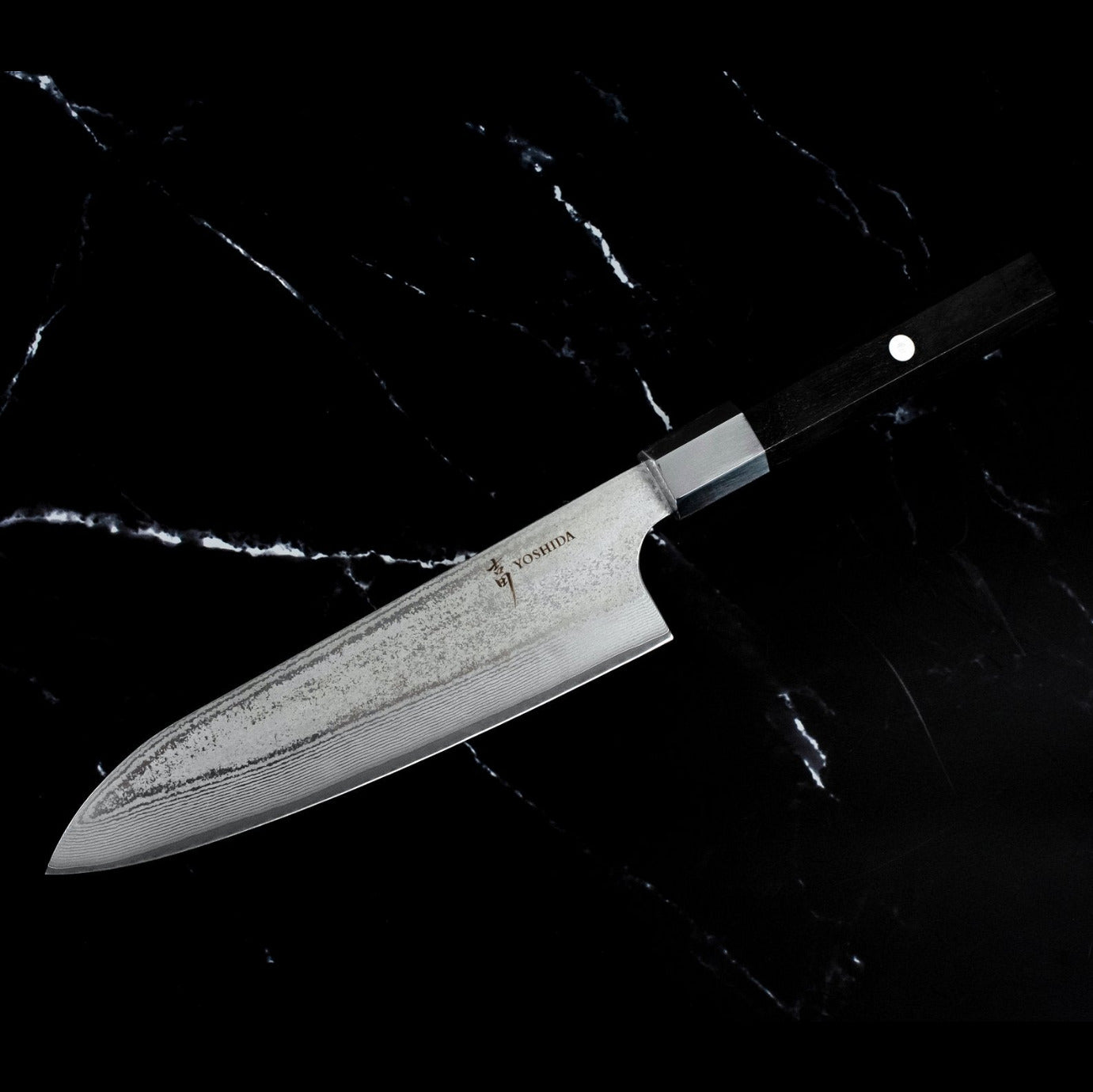 Couteau Santoku 18 cm – Damas AUS-10 Bois Noir Yoshida