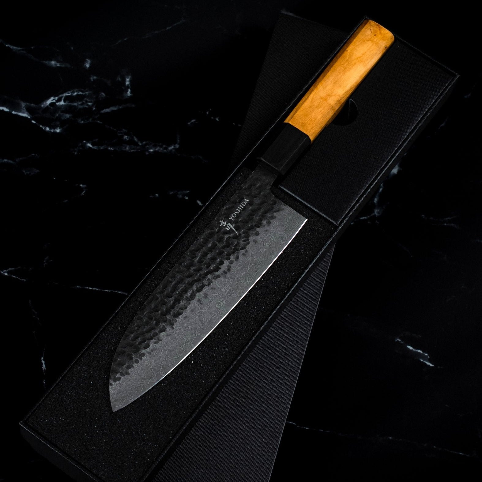 Couteau Santoku 18 cm – Damas VG-10 Bois d’Olivier Yoshida