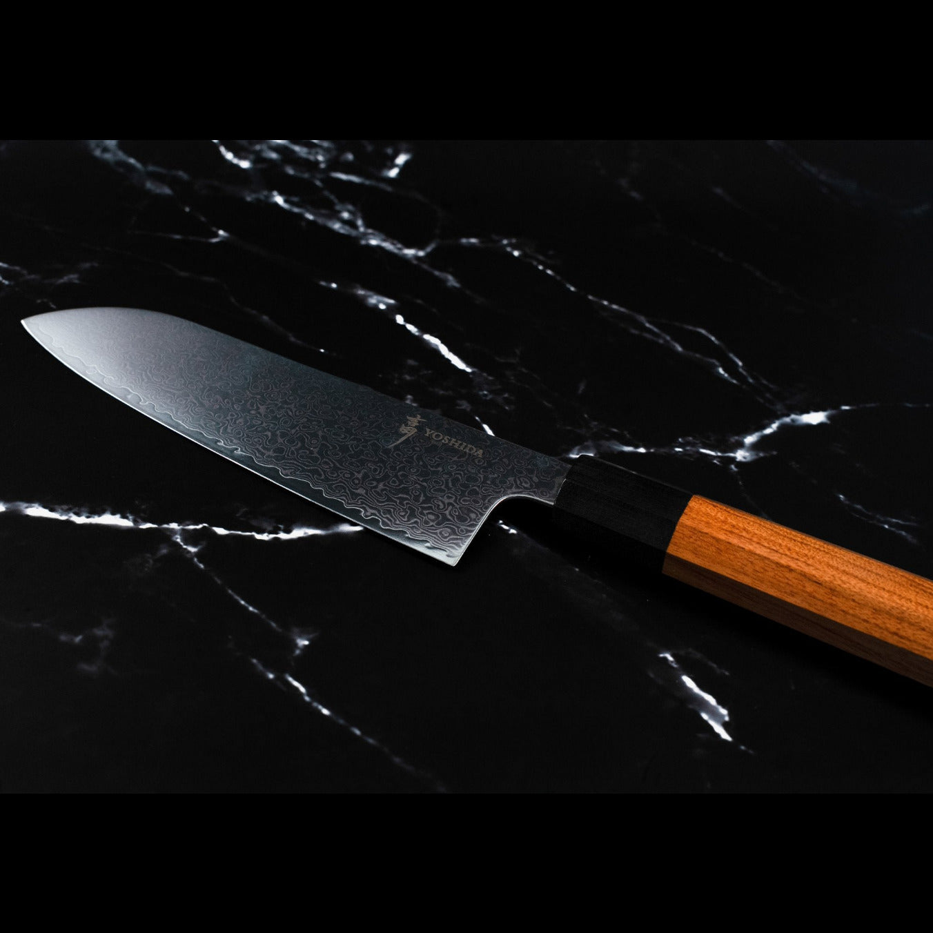 Couteau Santoku 17 cm – Damas Aus-10 Bois de Rose Yoshida