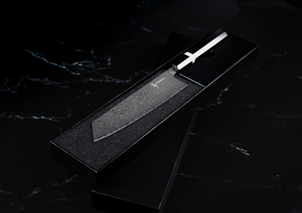 Kiritsuke 18 cm du set avec Gyuto olivier : lame Damas AUS-10 à pointe angulaire, dans son coffret noir